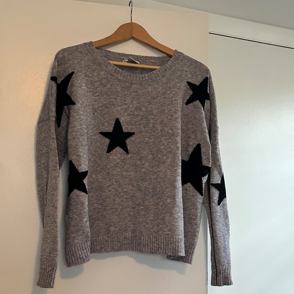 Sweet Romeo Sweaters - Sweet Romeo XL Crew Neck Star Pattern Gray/Black Sweater